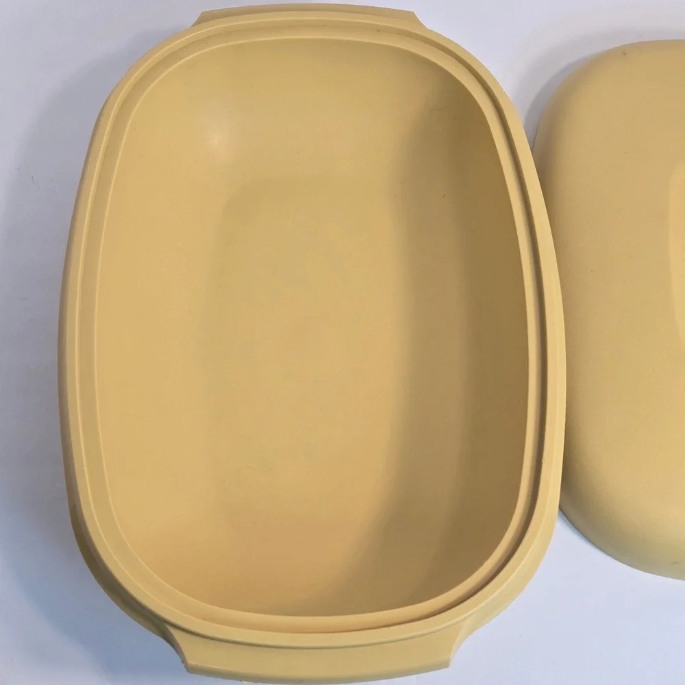 Vintage Tupperware Ultra 21 Roasting Pan Oval Casserole Dish w/ Lid Yellow 12in